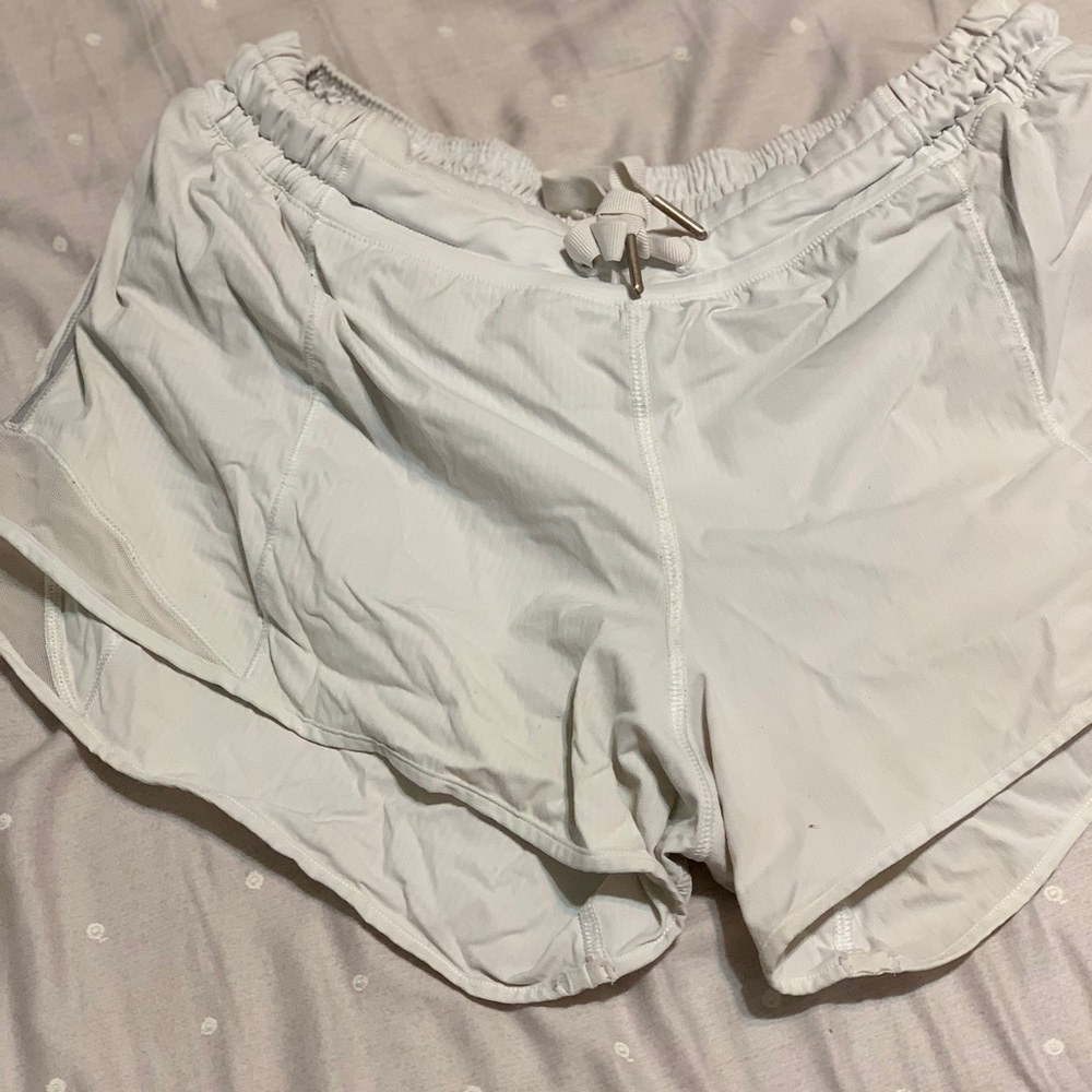 White lululemon shorts.         ¡SOLD!